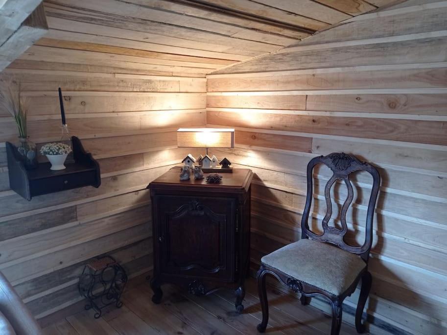 Le P'Tit Nid : Mini Loft Pour 2 A 4 Personnes Vila Tellin Exterior foto